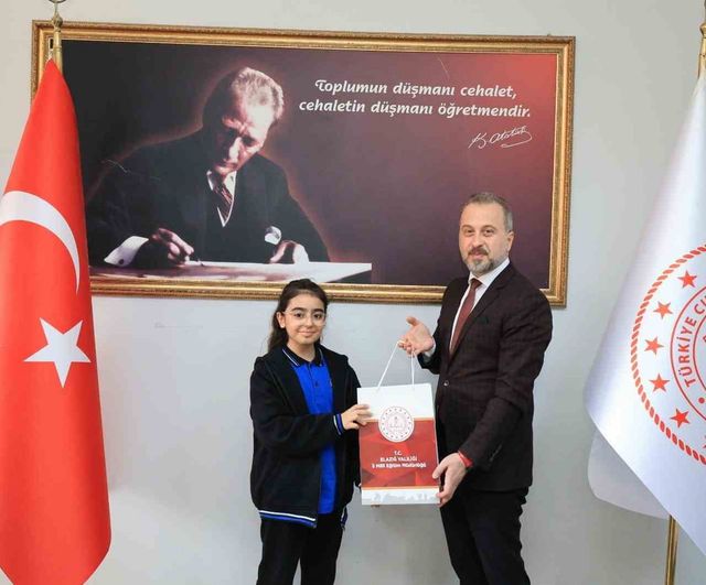 Elazığ'da 15 Temmuz temalı yarışmalarda derece giren öğrenciler ödüllendirildi