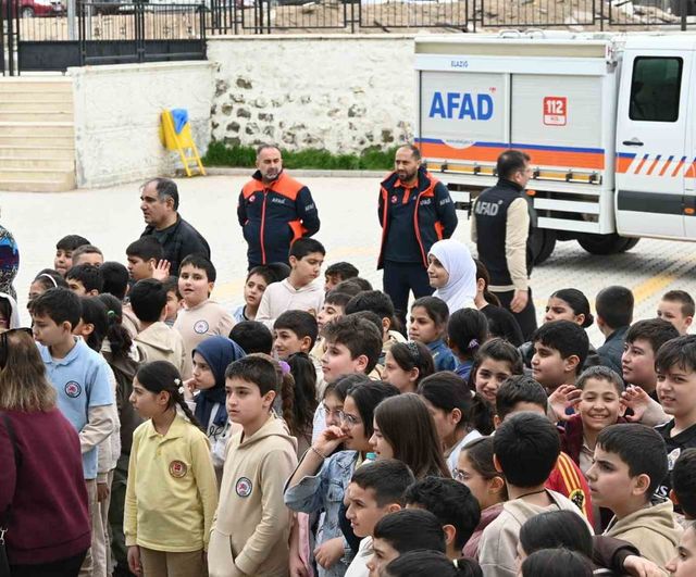 Elazığ'da Atatürk İlkokulu'nda Afet Farkındalık Eğitimi ve Tahliye Tatbikatı