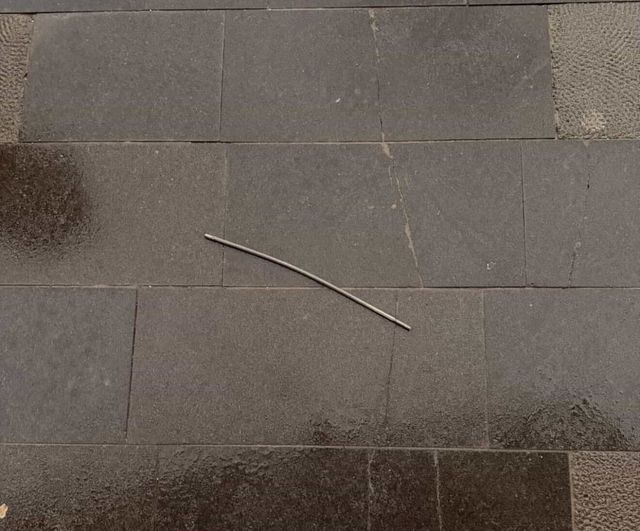 Elazığ'da Elysium AVM mal kabul bölümü önünde demir çubuk düşmesi sonucu yaralanma