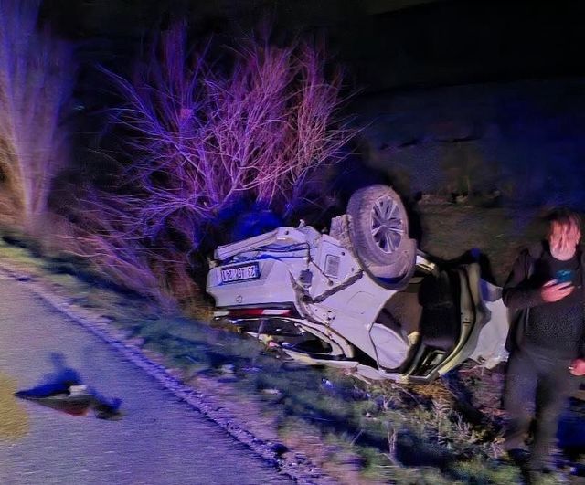 Elazığ'da Kinederiç rampasında otomobil takla attı: 2 yaralı