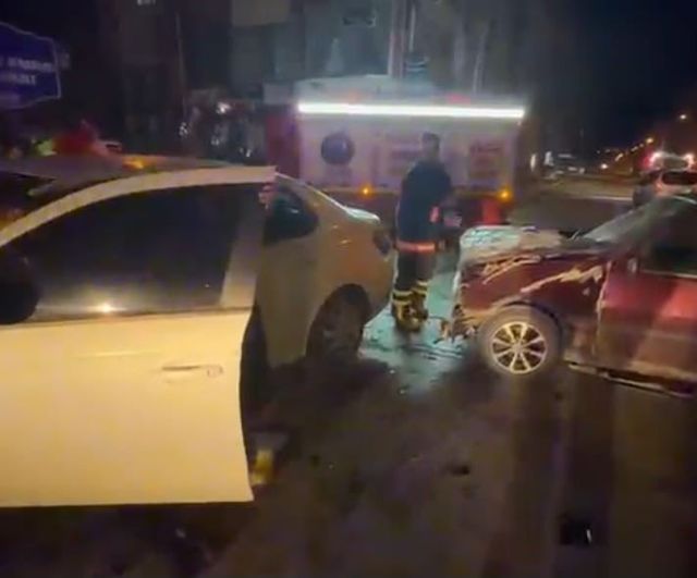 Elazığ'da Kovancılar-Palu Karayolunda Çarpışma: 2 Kişi Yaralandı