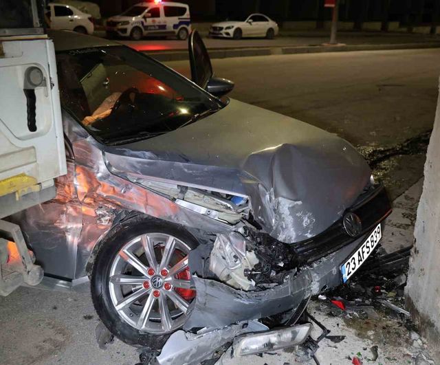 Elazığ’da pikap ile otomobil çarpıştı: Çaydaçıra Mahallesi'nde 5 yaralı