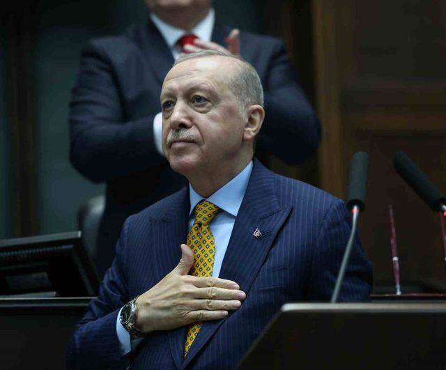 Erdoğan: "Toprağın üstünde haysiyetsizce yaşamaktansa gerektiğinde toprağın altında şereflice yatmayı onurların en büyüğü olarak görürüz"