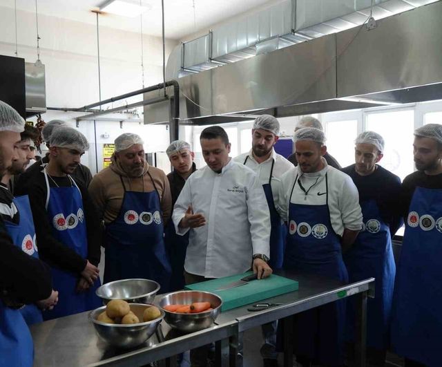 Erzurum'da denetimli serbestlikteki 16 kişiye 4 haftalık sertifikalı aşçılık eğitimi