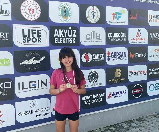 Eskişehirli tenisçi Simge Dönmez, Zonguldak'ta 12 Yaş Hafta Sonu Tenis Turnuvası'nda şampiyon