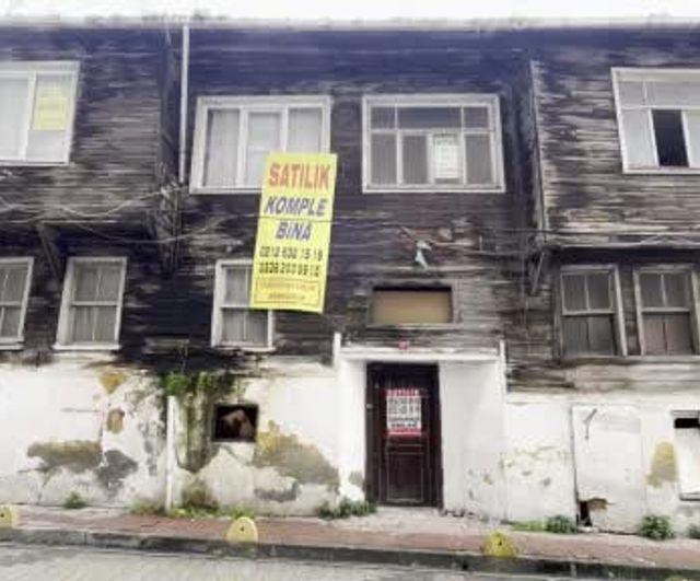 Fatih'te 3'üncü derece arkeolojik sit alanında izinsiz kazı: 3 kişi suçüstü yakalandı