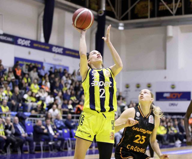 Fenerbahçe Opet, Play-Off Final ikinci maçını 77-75 kazanarak seride 2-0 öne geçti