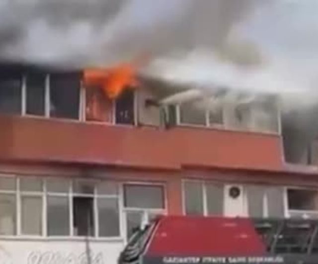 Gaziantep'te ayakkabı imalathanesinde yangın, itfaiye müdahalesiyle söndürüldü