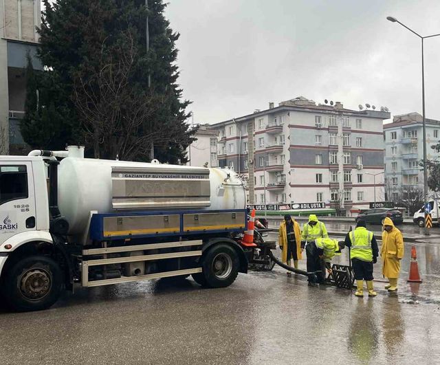 Gaziantep’te yağış önlemleri: Büyükşehir ve GASKİ sahada, 900 personel görevde