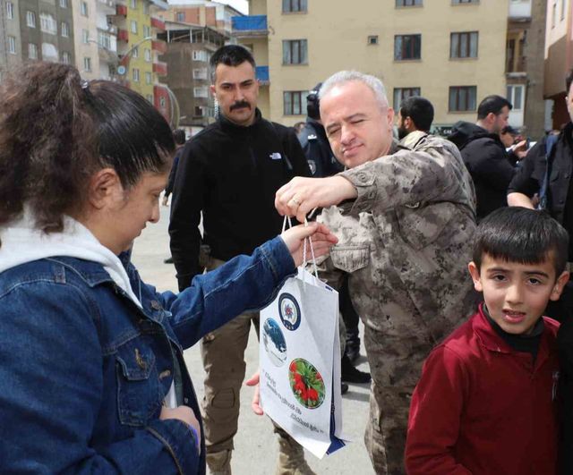 Hakkari'de Polis Haftası etkinliği yoğun ilgi gördü