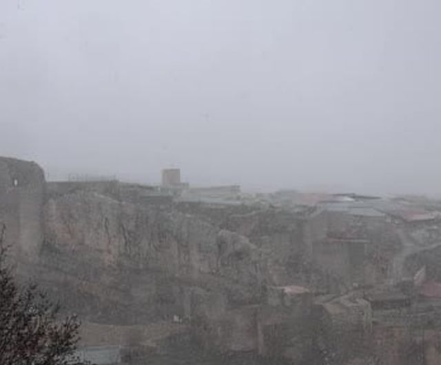 Harput'ta Nisan Karı: Harput Kalesi ve Tarihi Mekanlar Beyaza Büründü