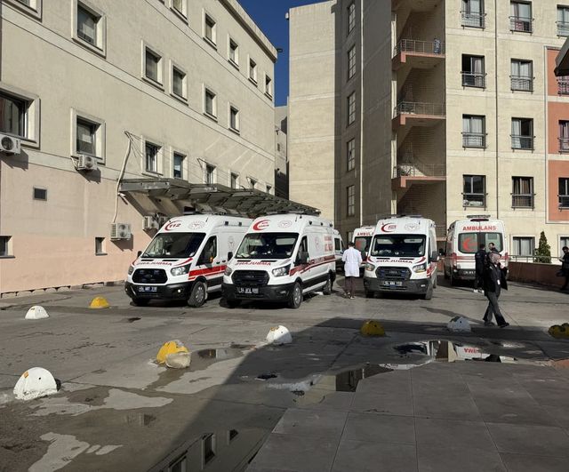 Hendek’te düğün salonunda çıkan kavgada orkestracı ağır yaralandı; şüpheliler gözaltında