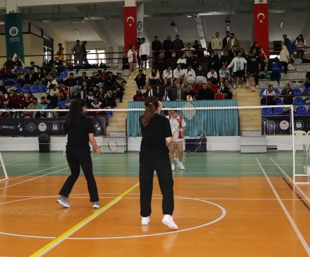 İnönü Üniversitesi ev sahipliğinde Badminton Bölgesel ve Süper Lig müsabakaları başladı