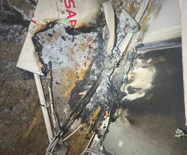 İskenderun'da konteyner yangını: 2 kişi dumandan etkilendi