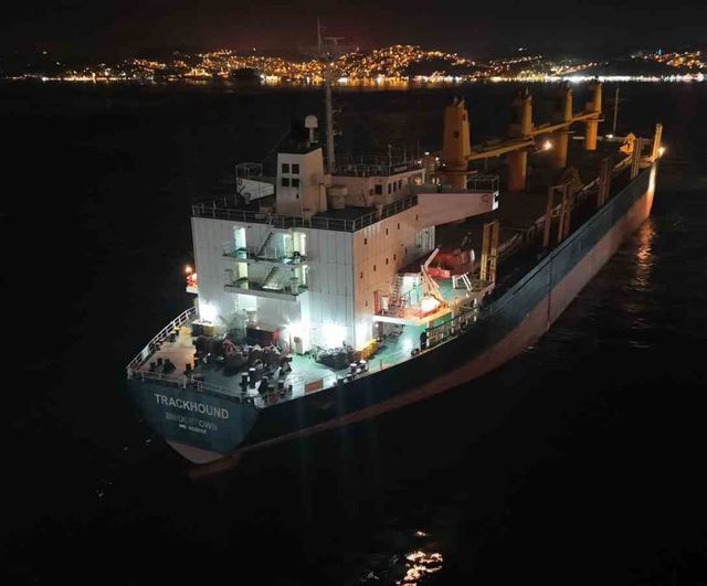 İstanbul Boğazı'nda 'TRACKHOUND' gemisinin makine arızası nedeniyle trafik çift yönlü askıya alındı