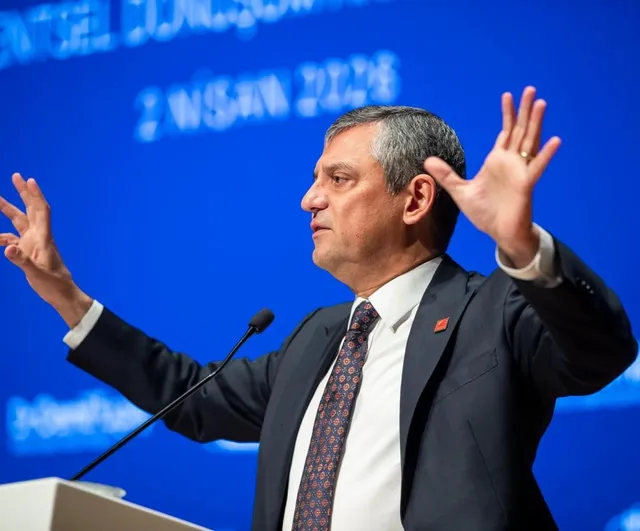 İzmir’de toplu açılış ve temel atma töreni: Özgür Özel ve Cemil Tugay projeleri tanıttı