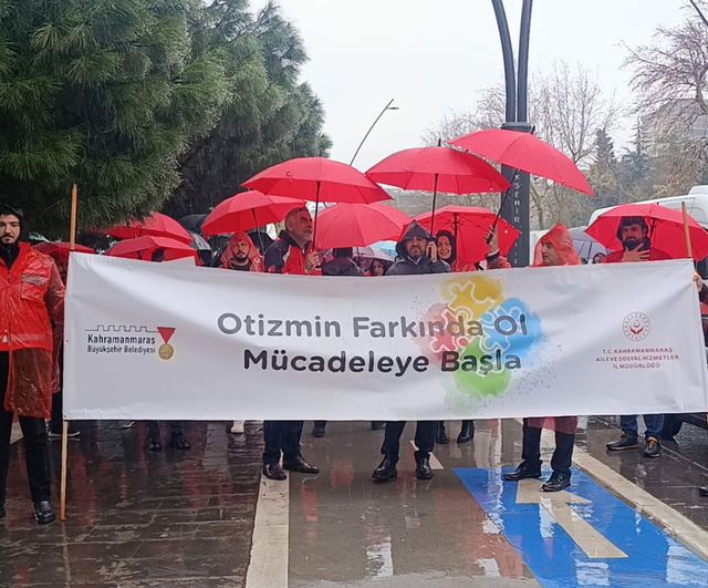 Kahramanmaraş’ta 2 Nisan Dünya Otizm Farkındalık Günü yürüyüşü kalp balonlarıyla sona erdi