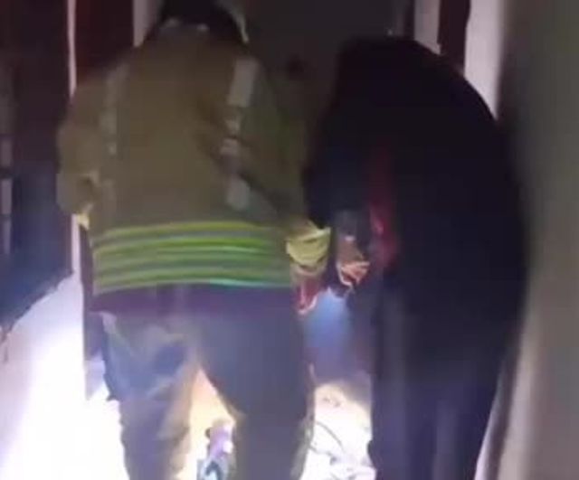 Kahramanmaraş'ta ev yangını: İtfaiye söndürdü, 1 kişi kurtarıldı