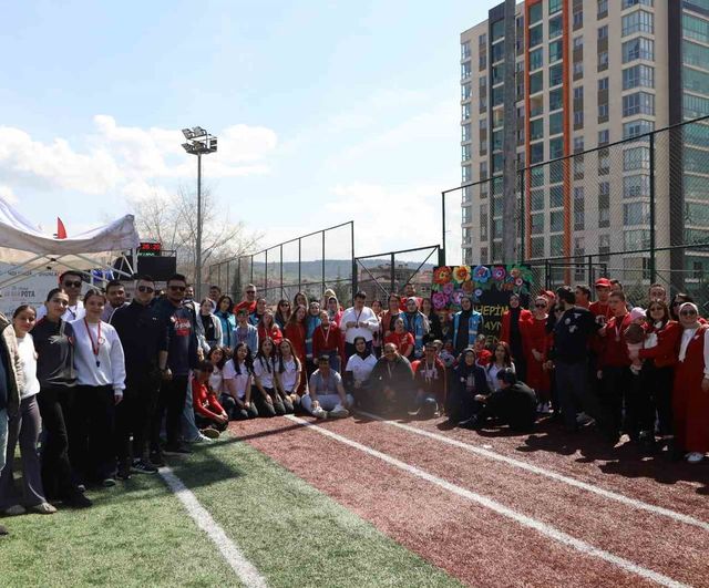 Karabük'te Otizm Farkındalık Günü: Özel Öğrenciler Onur Futbol Sahası'nda Buluştu