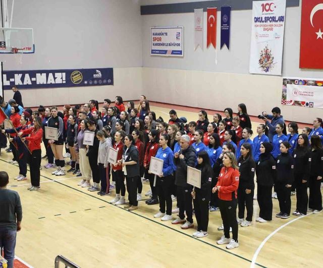 Karabük’te Yurtlar Arası Spor Ligi Voleybol (Kız) Karadeniz Grup (1) müsabakaları başladı