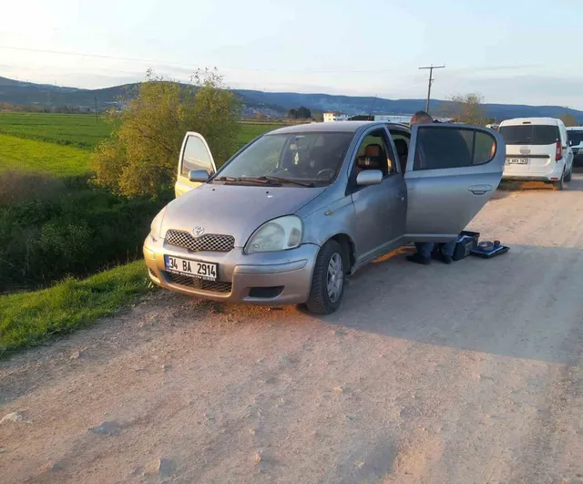 Karacabey'de Park Halindeki Araç Yakınında 28 Yaşındaki Kişi Ölü Bulundu