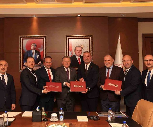 Karacabey'e 100 milyon liralık spor yatırımı: Yarı olimpik havuz, antrenman sahası ve 3 halı saha