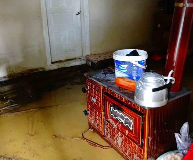 Karakaya'da gölet taştı: Tavşanlı'da bir ev ve ahır sular altında kaldı, 1 kuzu telef oldu