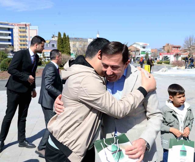 Karatay'da 2 Nisan Dünya Otizm Farkındalık Günü'nde Mavi Balonlarla Farkındalık