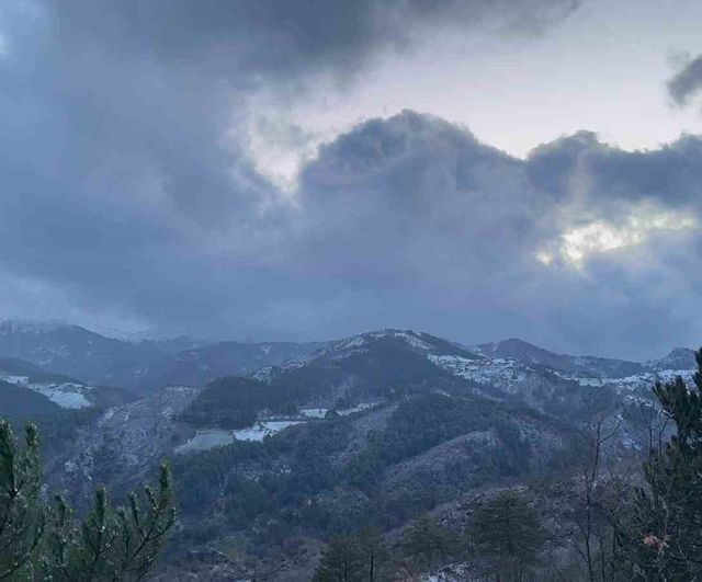 Kastamonu’da Yüksek Kesimlerde Kar Yağışı Etkisini Sürdürüyor
