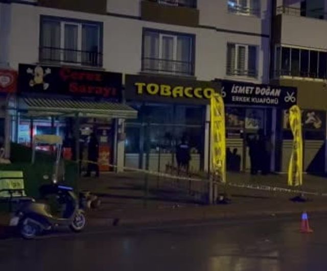 Kayseri'de otomobilden erkek kuaförüne ateş: Kurşunlar kuaför ve yanındaki kuruyemişçiye isabet etti