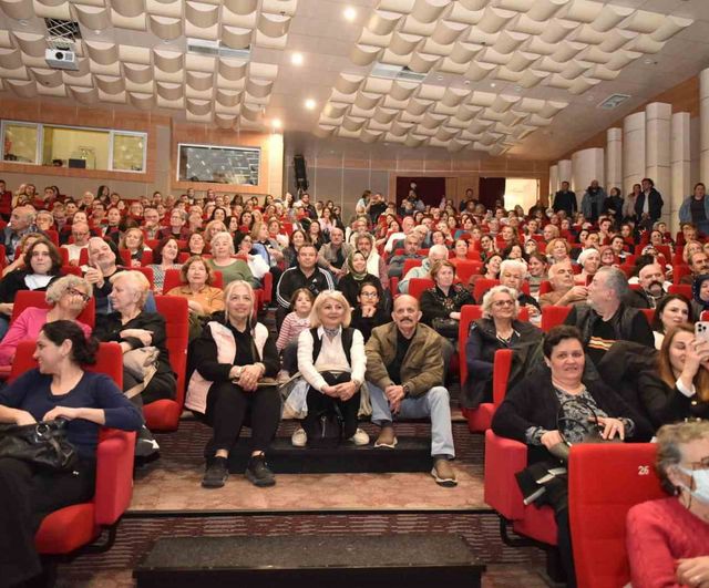 Kepez'te 'Selami Şahin Şarkıları Gecesi' yoğun ilgiyle gerçekleşti