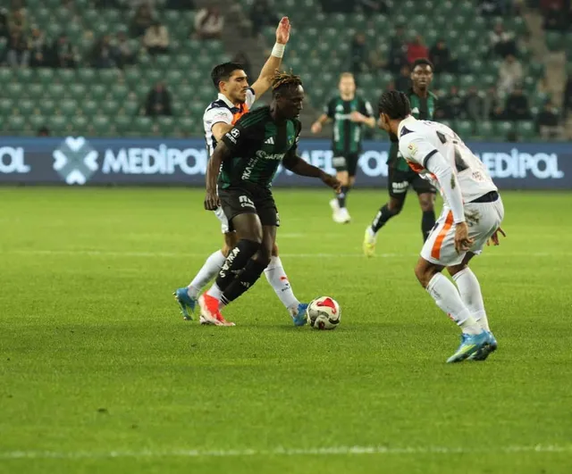 Kocaelispor 0-0 Rams Başakşehir — Trendyol Süper Lig 28. Hafta (İlk Yarı)
