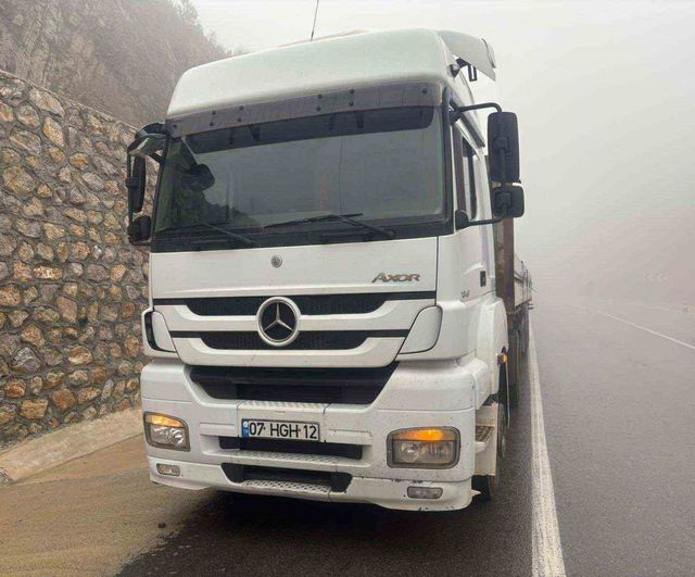 Konya-Antalya D-687 karayolunda kaza: 6 yaşındaki çocuk hayatını kaybetti, 3 yaralandı