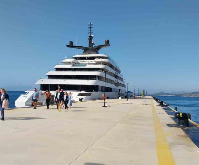 Kruvaziyer Emerald Kaia, 87 yolcusuyla Bodrum'a geldi