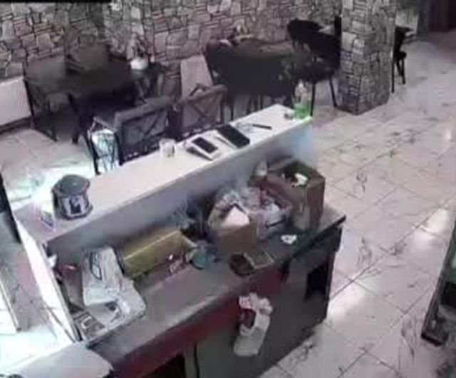 Kütahya’da 4,8 büyüklüğündeki depremin kameraya yansıdığı anlar