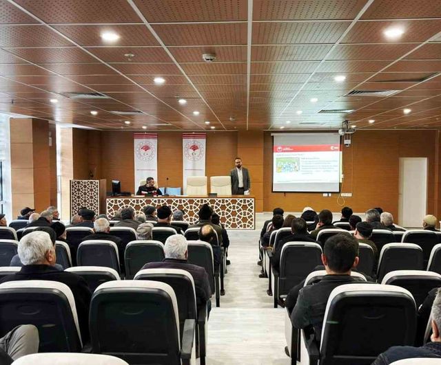 Kütahya'da 65 üreticiye 'Bitki Koruma Ürünleri Uygulayıcı Eğitimi' verildi