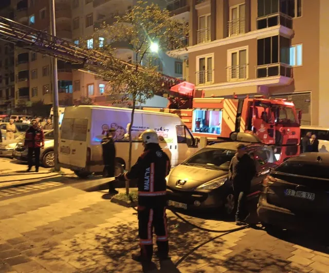 Malatya Battalgazi'de çakmakla oyun sırasında çıkan halı yangını söndürüldü