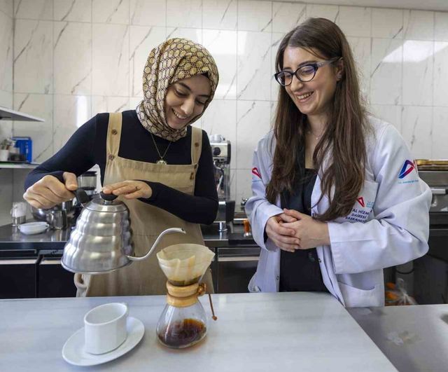 Mersin Büyükşehir’den ücretsiz 'Kahve Yapımı ve Sunumu' kursu yoğun ilgi görüyor