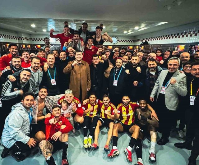 MHP'li Baki Ersoy'dan Kayserispor taraftarına 3838 bilet desteği
