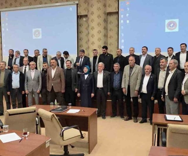 Muammer Özcura oy birliğiyle Kütahya İl Genel Meclisi Başkanı olarak yeniden seçildi