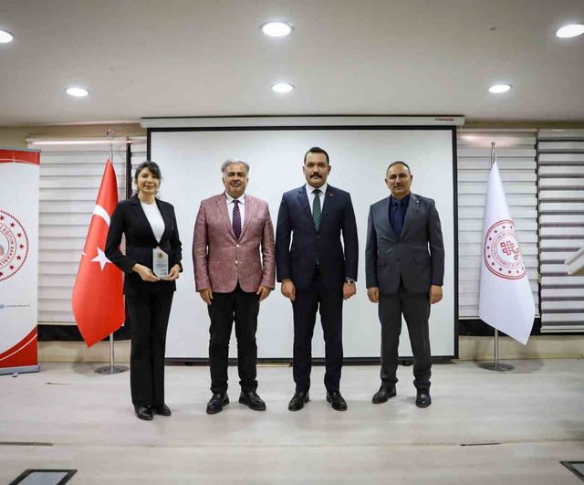 Muradiye'de 'Eğitim Yönetiminde Liderlik, Vizyon ve Yönetim' semineri düzenlendi