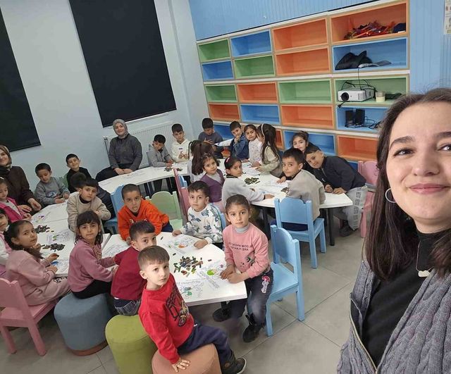 Muradiye'de Kütüphane Haftası: Anaokulu Öğrencileri Kütüphaneyle Tanıştı