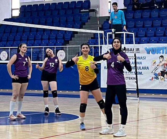 Muş Sultan Alparslan Yurdu Kız Voleybol Takımı YurtLig'te yarı finale yükseldi