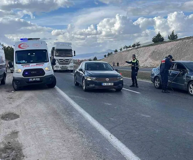 Nevşehir-Gülşehir karayolunda tır ile otomobil çarpıştı: 2 yaşındaki çocuk yaşamını yitirdi