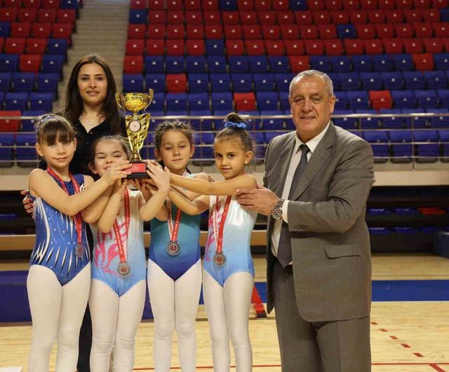 Niğde'de İkincisi Düzenlenen Okul Sporları Artistik Cimnastik Müsabakaları Tamamlandı
