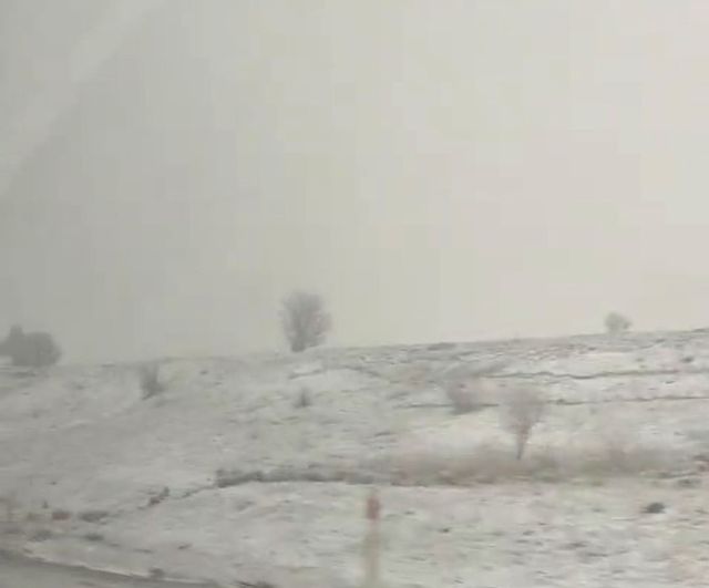 Nisan ortasında kar sürprizi: Kütahya-Altıntaş karayolu beyaza büründü