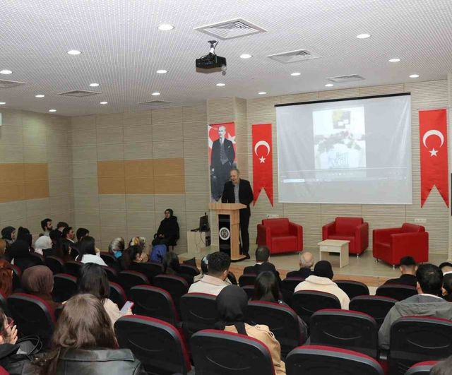 Oltu'da üniversite öğrencilerine yönelik Manevi Danışmanlık ve TDV Kadın Gönüllüleri programı tanıtıldı