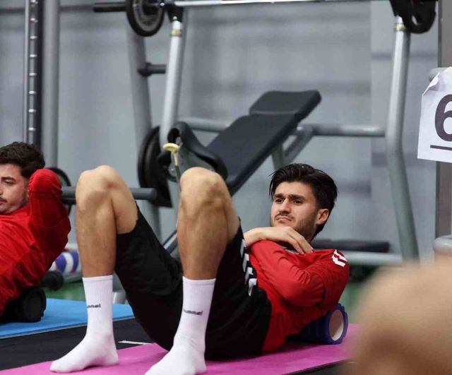 Özbelsan Sivasspor, İstanbulspor maçı öncesi salonda yenileme idmanı gerçekleştirdi