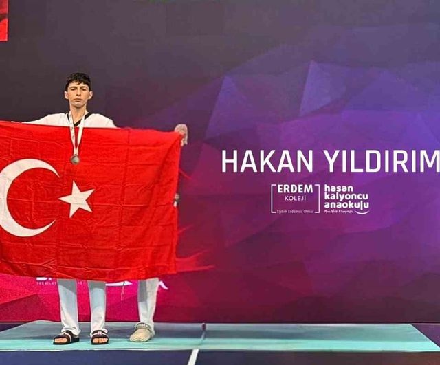 Özel Erdem Anadolu Lisesi Öğrencisi Hakan Yıldırım Türkiye İkincisi