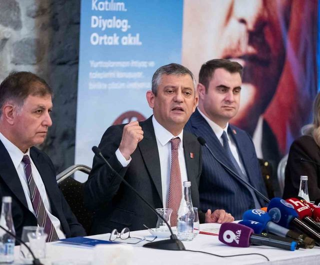 Özgür Özel'den Romanlara Mecliste Temsil ve Bütçe Sözü